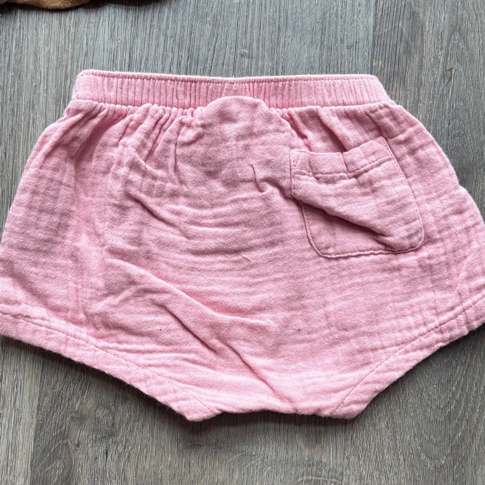 Old Navy Set of Three Textured Shorts in Red, Pink, and Brown Size 3-6 months